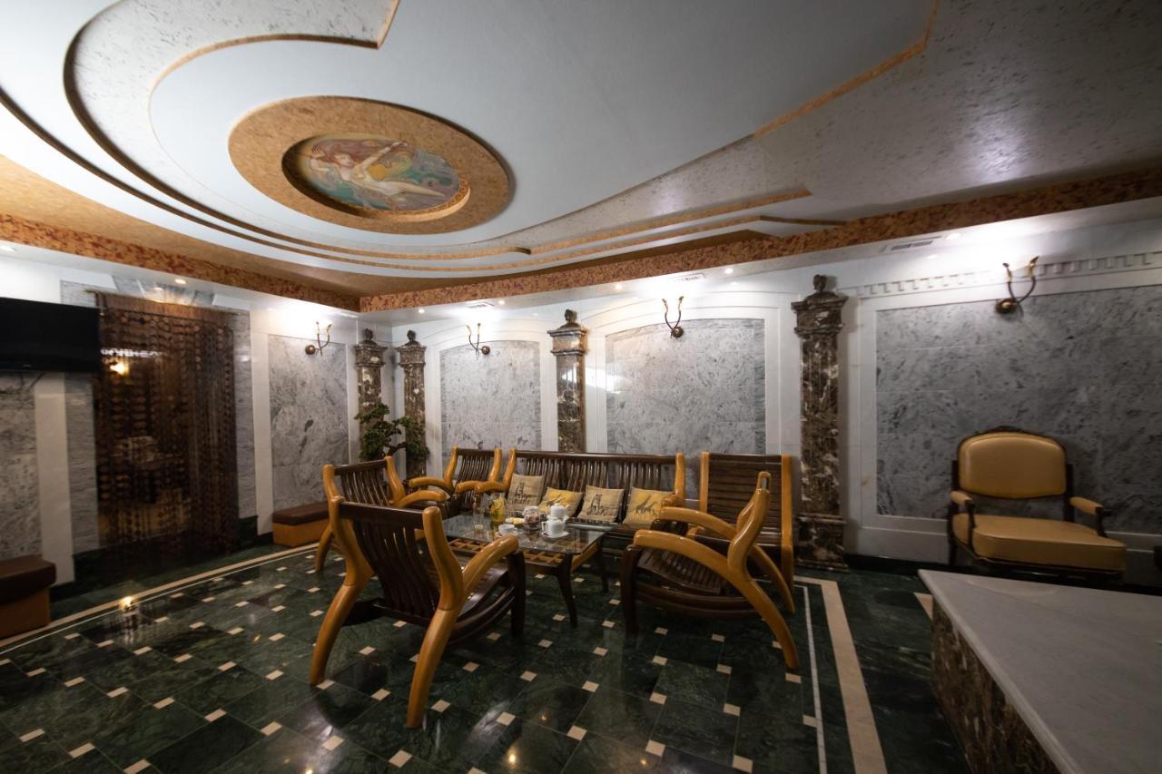 Hotel "Mandarin Clubhouse" Charkiw Exterior foto