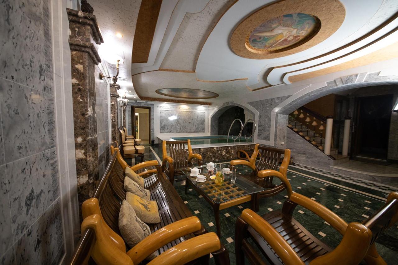 Hotel "Mandarin Clubhouse" Charkiw Exterior foto