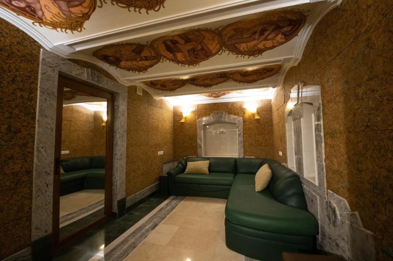 Hotel "Mandarin Clubhouse" Charkiw Exterior foto